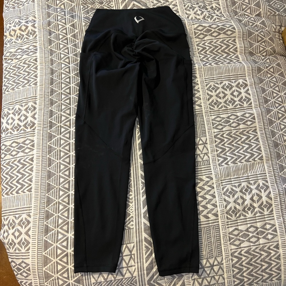 Violate the dress code luxe scrunch butt leggings